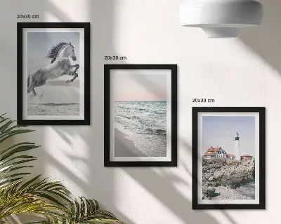 Zidna galerija slika konji u pokretu na plaži s valovima i svjetionikom