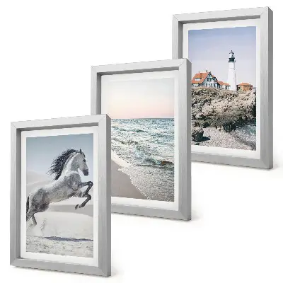 Zidna galerija slika konji u pokretu na plaži s valovima i svjetionikom