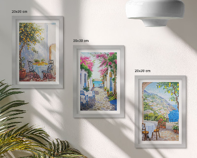 Set 3 slike u okviru Šarmantne ulice s cvjetnim biljkama i pogledom na more