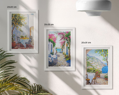 Set 3 slike u okviru Šarmantne ulice s cvjetnim biljkama i pogledom na more