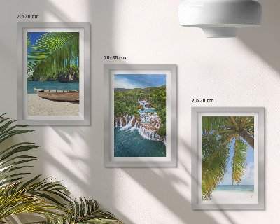 Set 3 slike u okviru Plaža s brodom, vodopadima i palmama u tropima