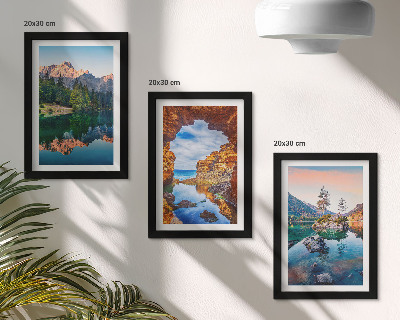 Set 3 slike u okviru Planinska jezera s odrazima u vodi i stijenama