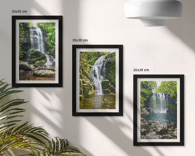 Zidna galerija slika Slapovi u zelenom okruženju s kamenjem i vodom