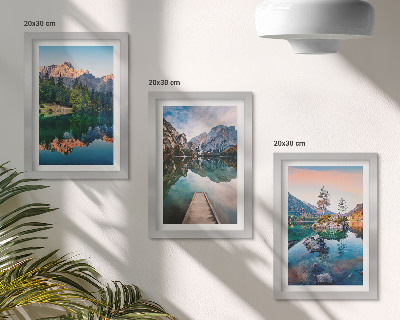Set 3 slike u okviru Planinska jezera s odrazima u vodi i šumi