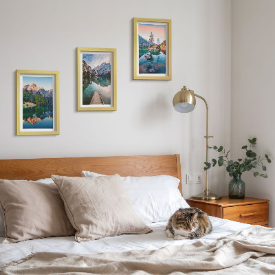 Set 3 slike u okviru Planinska jezera s odrazima u vodi i šumi