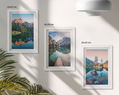 Set 3 slike u okviru Planinska jezera s odrazima u vodi i šumi