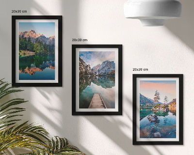 Set 3 slike u okviru Planinska jezera s odrazima u vodi i šumi