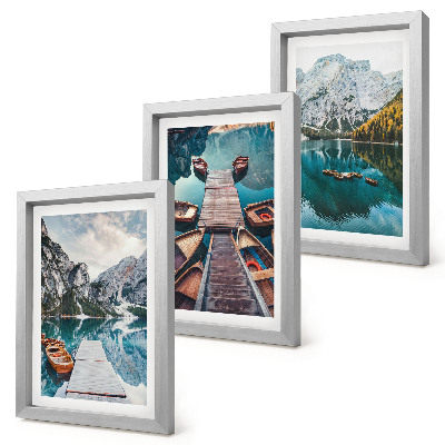 Set 3 slike u okviru Jezero s drvenim molovima i planinama