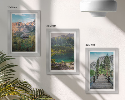 Set 3 slike u okviru Planinski krajolici s jezerom i drvenim molom