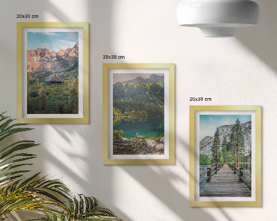 Set 3 slike u okviru Planinski krajolici s jezerom i drvenim molom