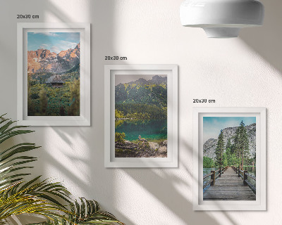 Set 3 slike u okviru Planinski krajolici s jezerom i drvenim molom