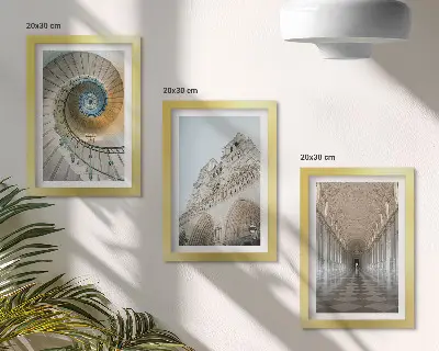 Komplet slika u okviru spiralno stubište katedrale s pogledom na pročelje zgrade i popločani hodnik