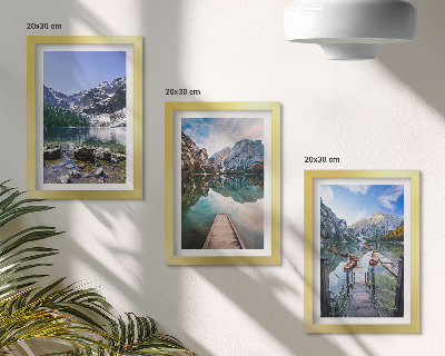 Set 3 slike u okviru Planine, jezera i drveni molovi iznad vode