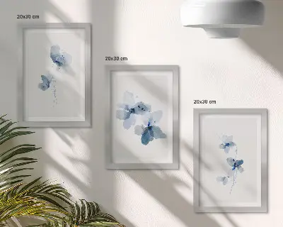 Komplet slika u okviru cvijeće u nijansama plave na svijetloj pozadini