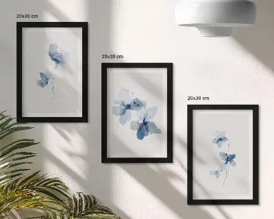 Komplet slika u okviru cvijeće u nijansama plave na svijetloj pozadini