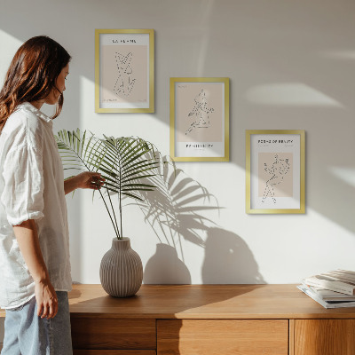 Set 3 slike u okviru Linearne siluete žena na minimalističkim plakatima