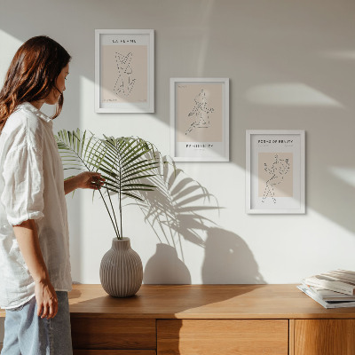 Set 3 slike u okviru Linearne siluete žena na minimalističkim plakatima