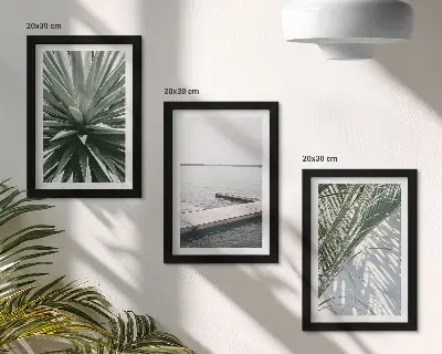Zidna galerija slika biljna motivika palminog lišća i drveni motiv moljca