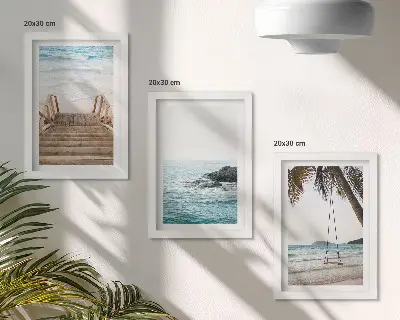 Komplet slika u okviru stepenice do plaže s pogledom na more i ljuljačkom u obliku palme