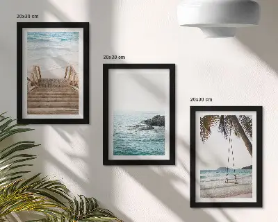 Komplet slika u okviru stepenice do plaže s pogledom na more i ljuljačkom u obliku palme