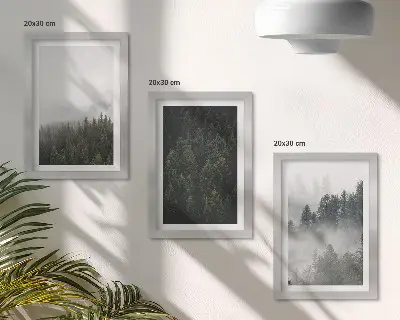 Zidna galerija slika zelene šume u maglovitom prirodnom okruženju