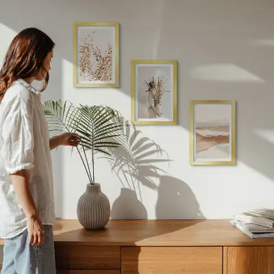 Zidna galerija slika s biljnim motivima u rustikalnom boho stilu