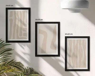 Zidna galerija slika s motivima apstraktnih uzoraka i minimalističkih oblika u boho stilu