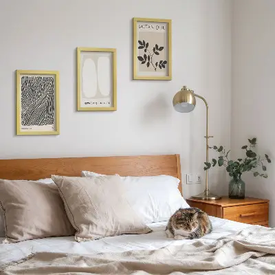 Komplet slika u okviru cvjetni uzorci i minimalističke linije u neutralnim bojama