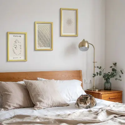 Komplet slika u okviru minimalističke linije s motivima pijeska, valova i sunca