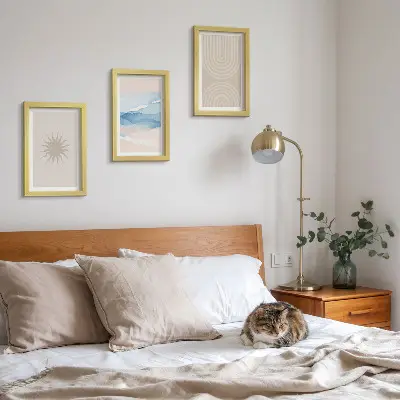 Komplet slika u okviru s motivom sunca, valova i apstraktnih linija u pastelnim bojama