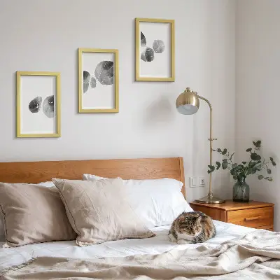 Komplet slika u okviru apstraktno minimalističko slikarstvo s motivom mrlja od boje