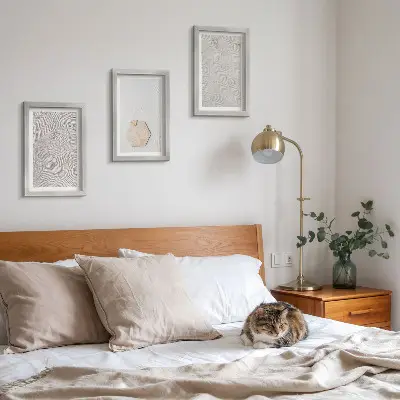 Zidna galerija slika nježan boho stil s laganim teksturama na pijesku