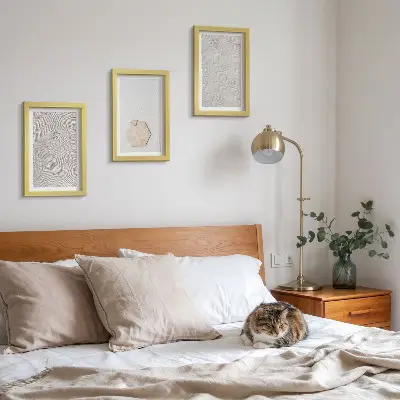 Zidna galerija slika nježan boho stil s laganim teksturama na pijesku