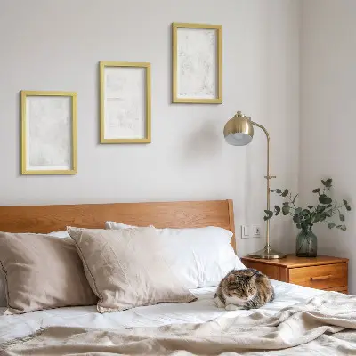 Komplet slika u okviru bijele mrlje na minimalističkoj pozadini