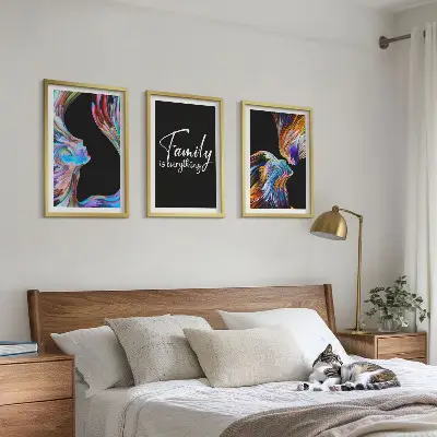 Zidna galerija portreti ljudi sa šarenim uzorcima obitelji