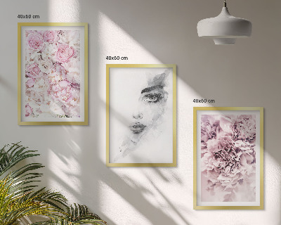 Zidna galerija Portret žene s božurima u crno-bijeloj tehnici