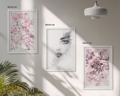 Zidna galerija Portret žene s božurima u crno-bijeloj tehnici