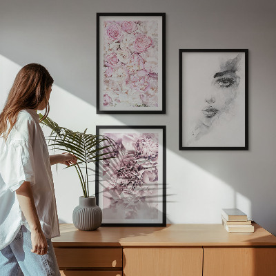 Zidna galerija Portret žene s božurima u crno-bijeloj tehnici