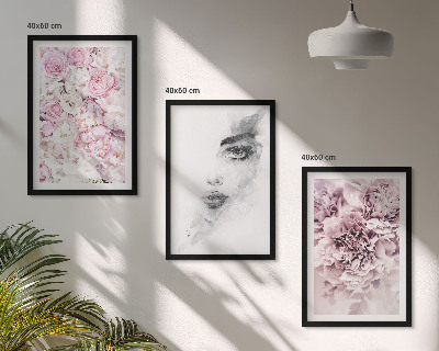 Zidna galerija Portret žene s božurima u crno-bijeloj tehnici