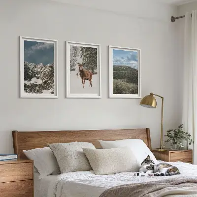 Set od 3 slike u okviru planinski snježni šumski krajolik s jelenima
