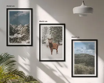 Set od 3 slike u okviru planinski snježni šumski krajolik s jelenima