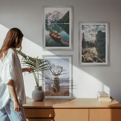 Zidna galerija zalazak sunca u čamcu na planinskom jezeru s jelenom