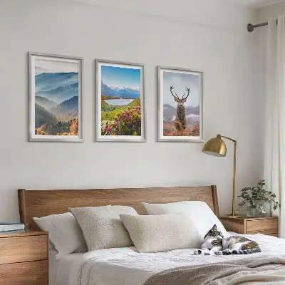 Set 3 slike u okviru priroda s jelenom uz planinsko jezero