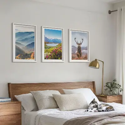 Set 3 slike u okviru priroda s jelenom uz planinsko jezero