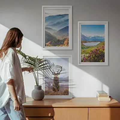 Set 3 slike u okviru priroda s jelenom uz planinsko jezero