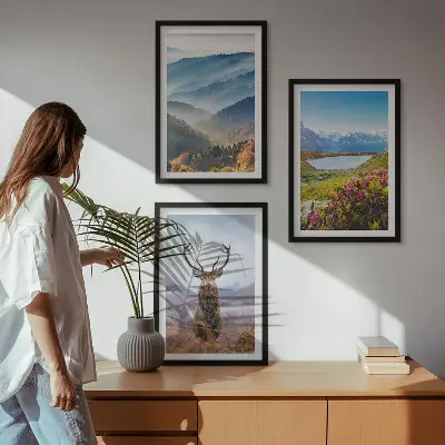 Set 3 slike u okviru priroda s jelenom uz planinsko jezero