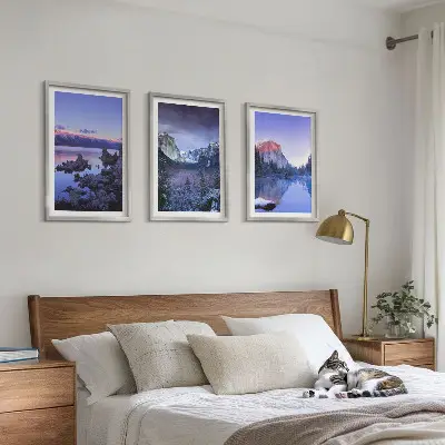 Triptih u okviru planinski krajolici sa zalaskom sunca iznad vode