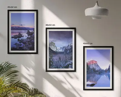 Triptih u okviru planinski krajolici sa zalaskom sunca iznad vode