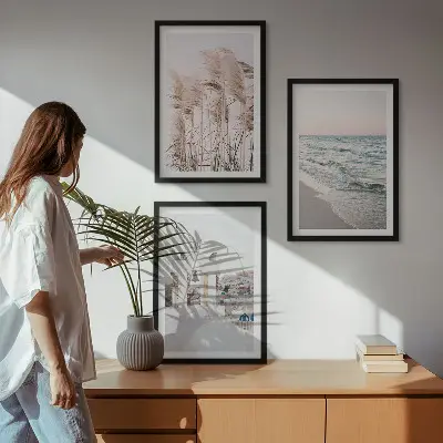 Zidna galerija s motivima biljaka, morskih valova, pogleda i kuća