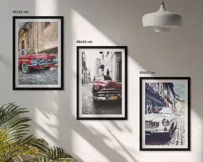 Set od 3 slike u okviru klasični automobili u gradovima